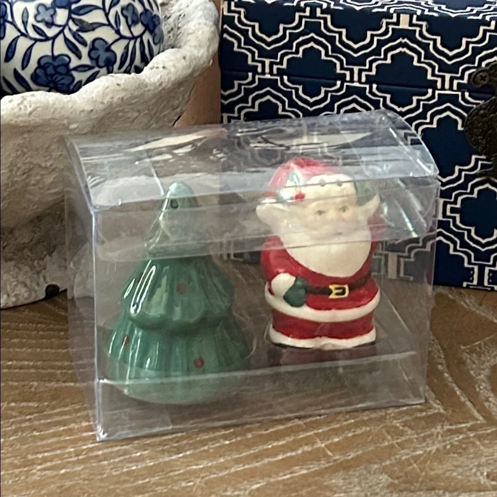 NEW! Christmas Holiday Santa Claus & Christmas Tree Ceramic Salt Pepper Shaker